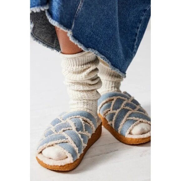 Free People Malibu Zuma LX Denim Sherpa Cozy Up Slide Sandals Size 7 NEW - Picture 1 of 5